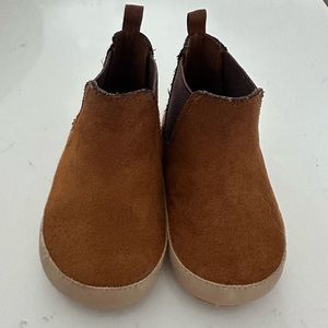 Old navy slip on boots